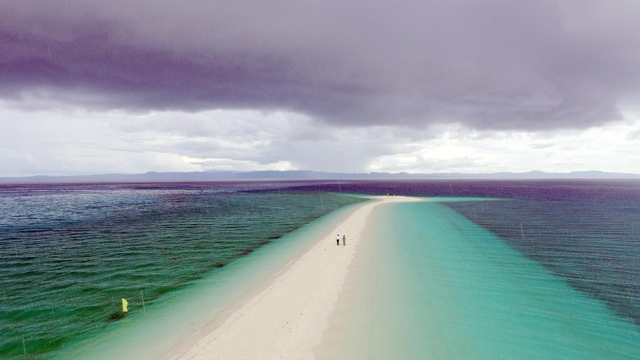 ホテル The Oriental Leyte タクロバン エクステリア 写真